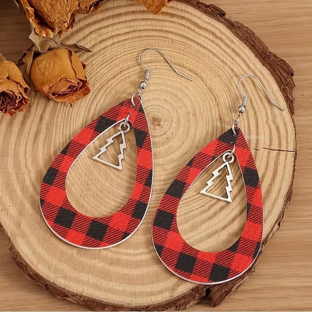 NWT Christmas faux leather houndstooth earrings